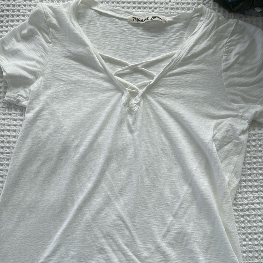 White tee